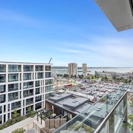 Sleek Modern Studio With Balcony Auckland Exteriör bild