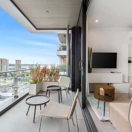 Sleek Modern Studio With Balcony Auckland Exteriör bild