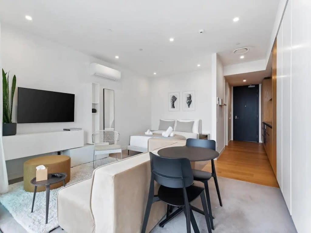 Sleek Modern Studio With Balcony Auckland Exteriör bild